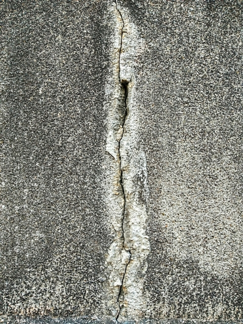 外壁が被害！これってなんでも火災保険を活用できる？