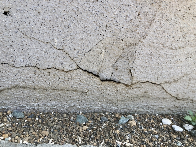 外壁が被害！これってなんでも火災保険を活用できる？