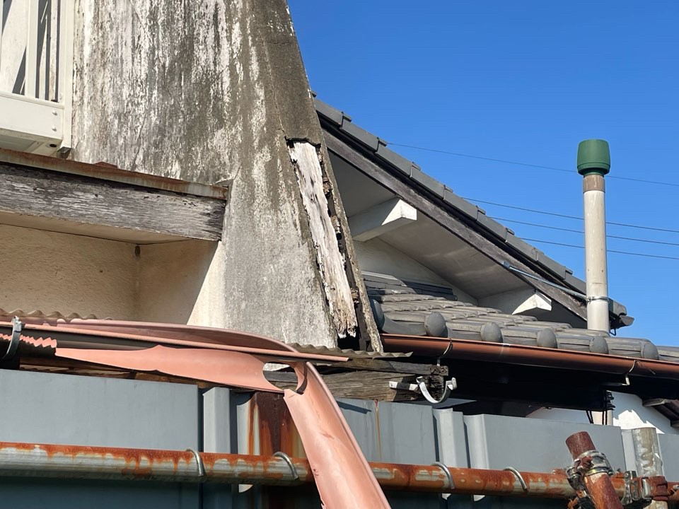 軒樋の勾配はオーバーフローの原因に！？火災保険対象なのですぐに申請